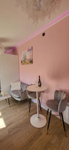 a room with a table and chairs and a couch at Relax et spa caché in Lagny