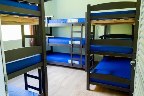 a group of bunk beds in a room at Casa bem equipada com piscina,churrasqueira e WiFi in Confins