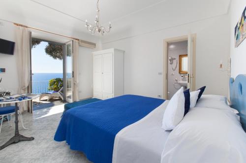Postel nebo postele na pokoji v ubytování La Maliosa Positano