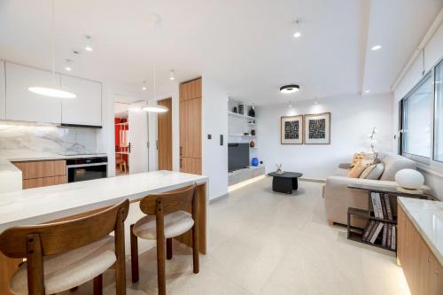 Glyfada Coastside Apartment