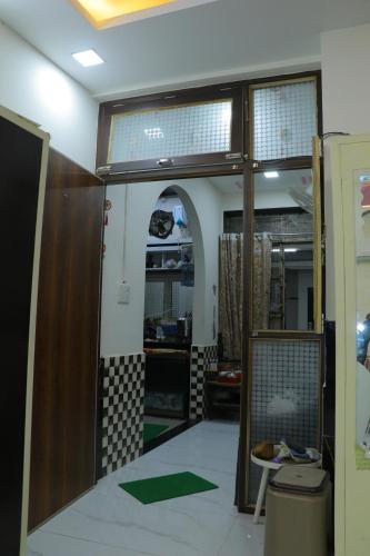 Dapur atau dapur kecil di Yamuna Darshan Riverside Retreat