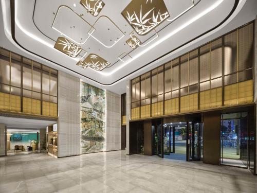 a lobby of a building with a ceiling at Hilton Garden Inn Chengdu Tianfu Panda Tower in Chengdu