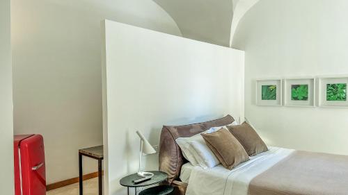 Postel nebo postele na pokoji v ubytování Santacroce Luxury Rooms