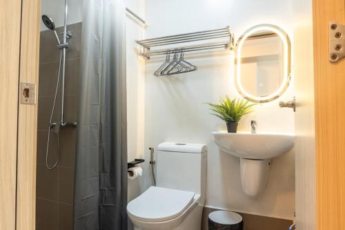 Ένα μπάνιο στο The Hmlet Manila, Near Poblacion Makati Nightlife