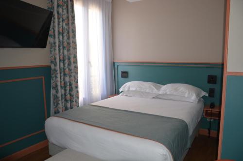 Кровать или кровати в номере Hôtel Montcalm