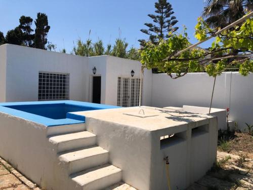 Gallery image of La Maison du Pêcheur Villa et Studio pied dans l'eau in Banī ‘Aţāʼ