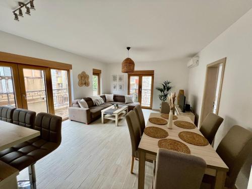 Χώρος καθιστικού στο Salt & Stone Apartment