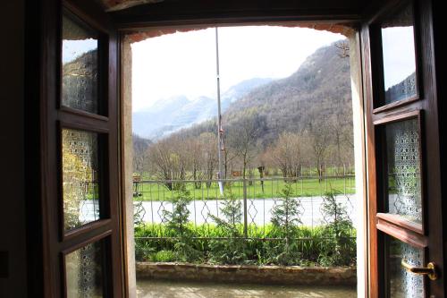 an open window with a view of a mountain at Lu Garun Rus in Valdieri