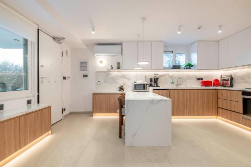 Glyfada Coastside Apartment