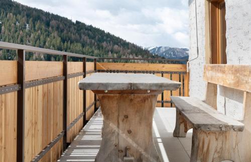 Ein allgemeiner Bergblick oder ein Berglick von des Ferienhauses aus