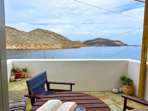 Molos Tinos Cycladic house