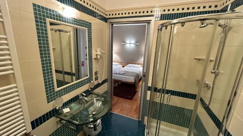 Koupelna v ubytování Hotel Centrale Resana Eli caffe