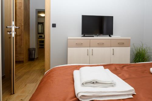 TV a/nebo společenská místnost v ubytování Super Nova Lux Apartment with Jacuzzi