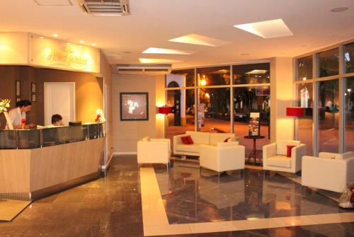 Επισκέπτες που μένουν στο Howard Johnson by Wyndham San Pedro