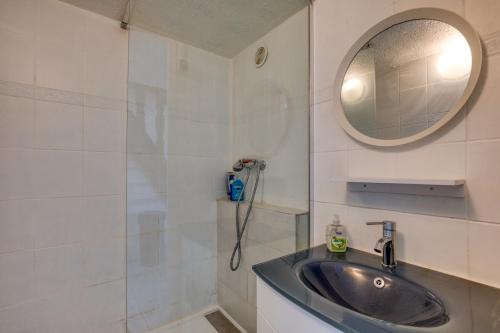 Ένα μπάνιο στο Appartement T2 Cap d'Ag