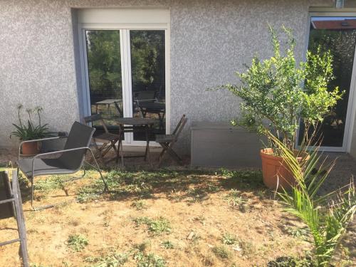 Giardino di LES GITES CHEROIS, ravissant cottage, 3 personnes