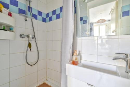 Lovely 1BR Flat near Voltaire metro station