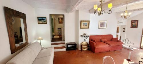 Studio in the village centre - Cogolin