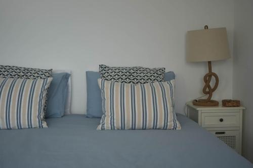 Katil atau katil-katil dalam bilik di Stunning High Street Townhouse With Sea Views & Parking at 'Tide View Townhouse'