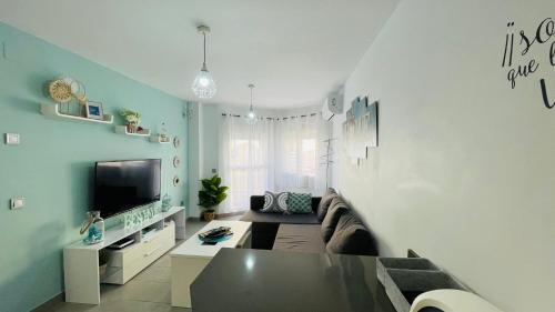 TV a/nebo společenská místnost v ubytování Apartamento Luna de Zahara - Situado en la zona tranquila del pueblo a 3 min de la playa y ocio