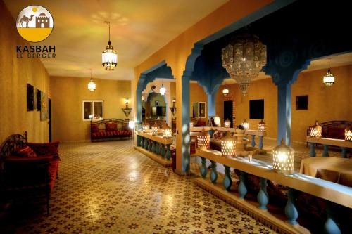 a lobby with a room with candles on display at Kasbah Du Berger & Piscine in Merzouga
