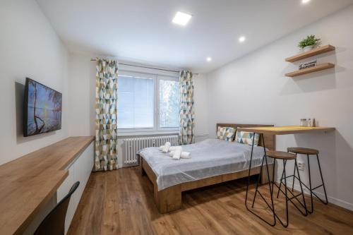 Postel nebo postele na pokoji v ubytování Smart Home Žilina