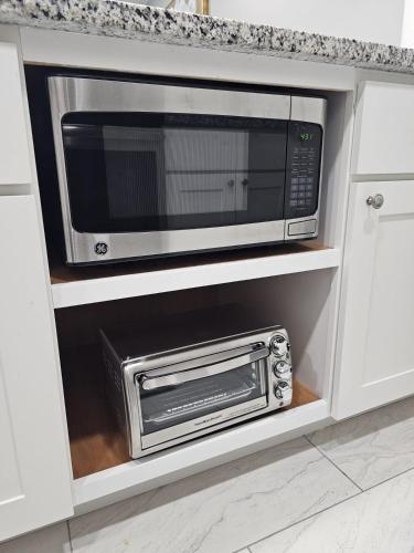 Cuisine ou kitchenette dans l'établissement Charming Forest Apartment