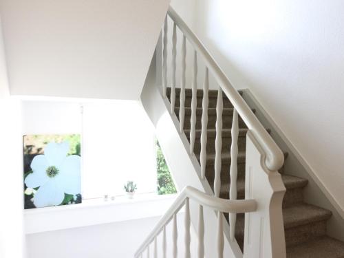 a white staircase with a window in a house at Landgasthof Kirschgarten I Stay & Sleep by Apart You in Ingelheim am Rhein