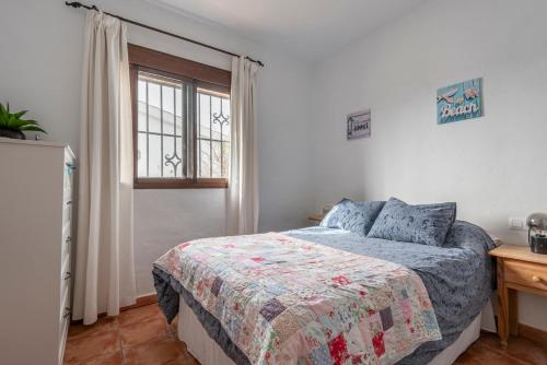 Ένα ή περισσότερα κρεβάτια σε δωμάτιο στο Casa LULU a hidden gem on the Costa de la Luz