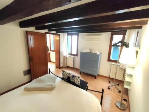 a bedroom with a white bed and a blue dresser at Ca Perdon Apartment in Venice
