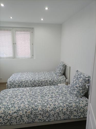 a bedroom with a bed and two pillows at Maison individuelle Rosières-en-Santerre in Rosières-en-Santerre