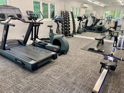 Fitness centrum a/nebo fitness zařízení v ubytování Southcrest Manor Hotel, Best Western Signature Collection