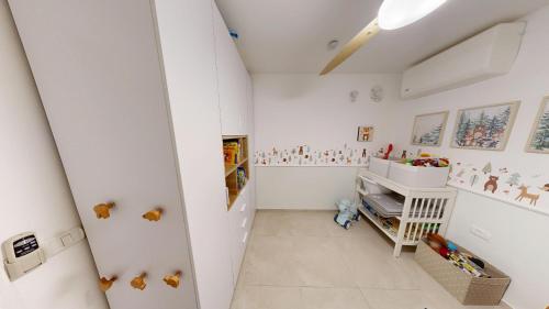 a childs room with white walls at The Galilee Flame duplex in Shlomi