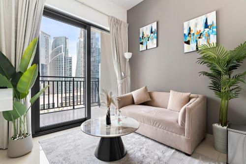 Stylish 1BR In Zada Tower With Pool Views