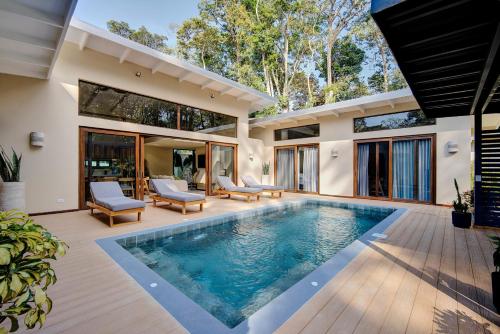 an image of a swimming pool in a house at Villas Roca del Caribe in Puerto Viejo