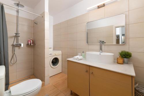 Elli City Apartment