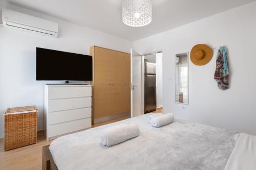Elli City Apartment