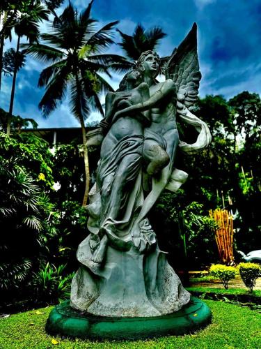 a statue of a person holding a woman at Sisila Inn & Restaurant in Warakapola