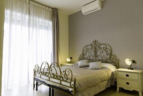 a bedroom with a bed with a large window at Il Giglio Marino GuestHouse in Gaeta