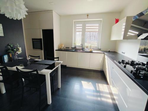 Kuchyňa alebo kuchynka v ubytovaní Apartament Sumik
