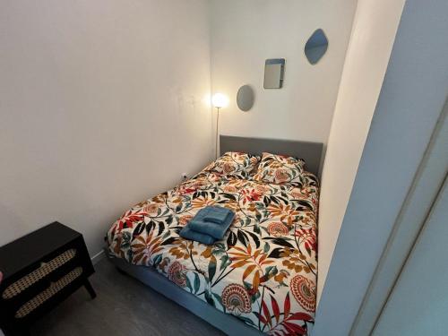 Ένα ή περισσότερα κρεβάτια σε δωμάτιο στο Le Salon Doré Apartment