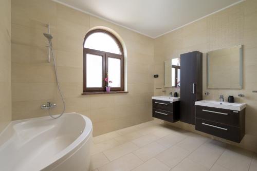 Ένα μπάνιο στο Penthouse Aurora