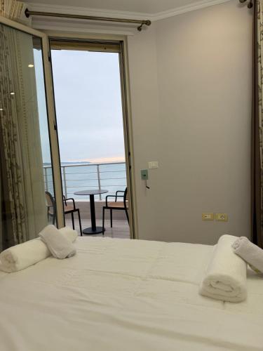 LuxurySeaview Apartment