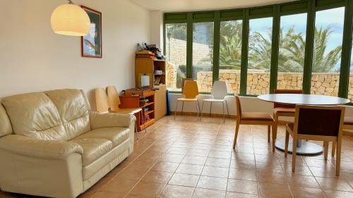 Χώρος καθιστικού στο IRTA Sea View Apartment