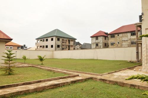 a view of the courtyard of a building at Large Stylish 2 Bedroom Flat in Kumasi