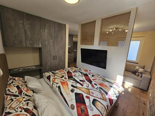 a bedroom with a bed with a quilt on it at Mi Casa Vino in Mosonmagyaróvár