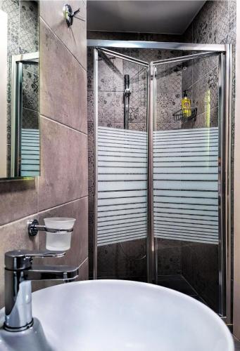 Chic New Apt with Acropolis View in Monastiraki