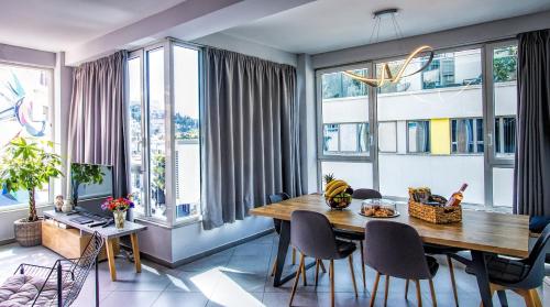 Chic New Apt with Acropolis View in Monastiraki