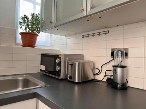 Una cocina o kitchenette en A cozy flat in Westminster