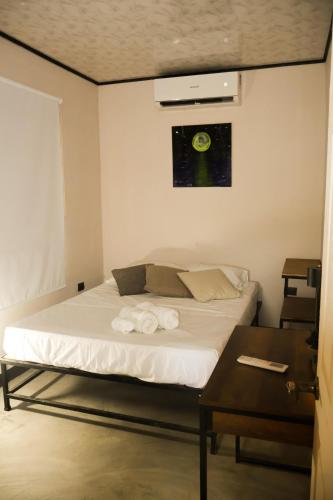 a bedroom with a bed with towels on it at Casa Nocodesa in Nicoya
